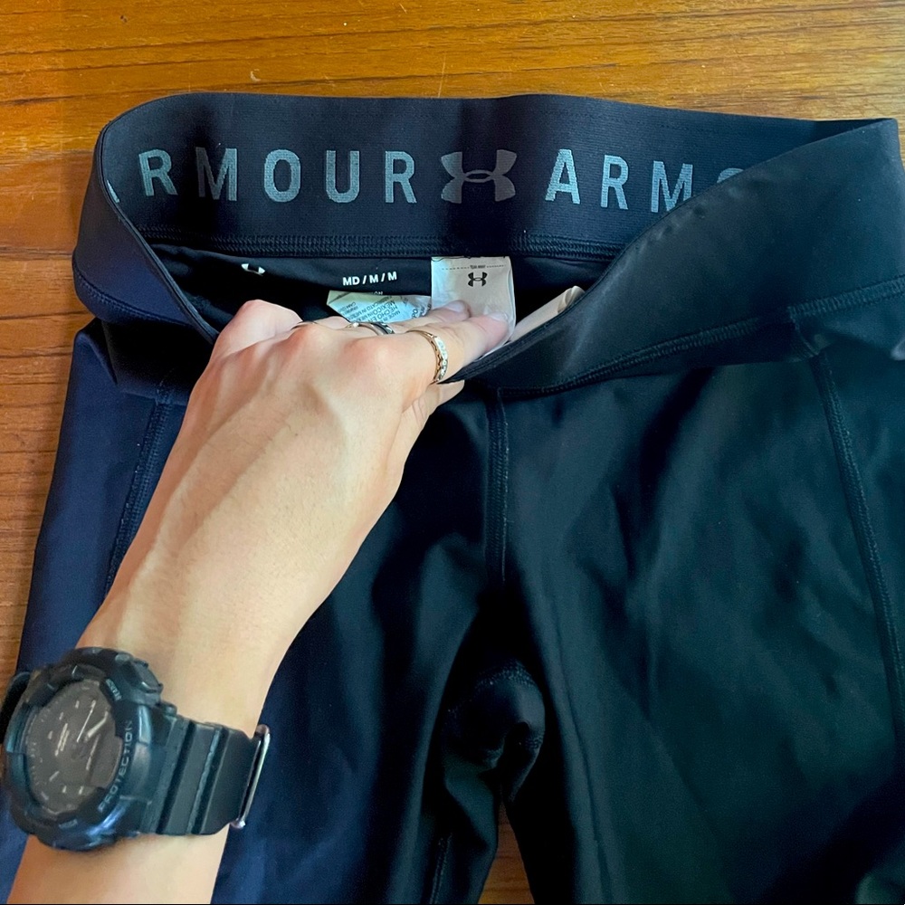 Under Armour Women’s athletic leggings mid-shin